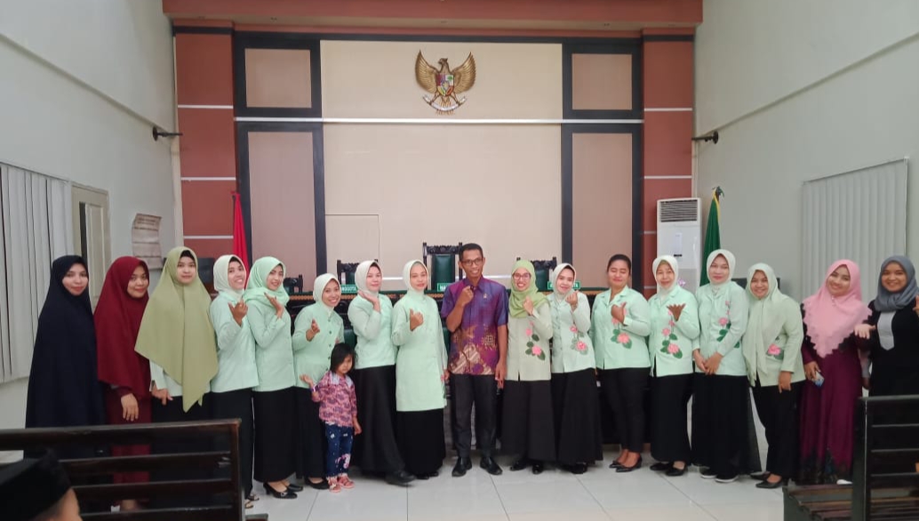 Di Pertemuan Rutin Dharmayukti Karini, Wakil Ketua PA Kolaka Beri Ceramah Hukum