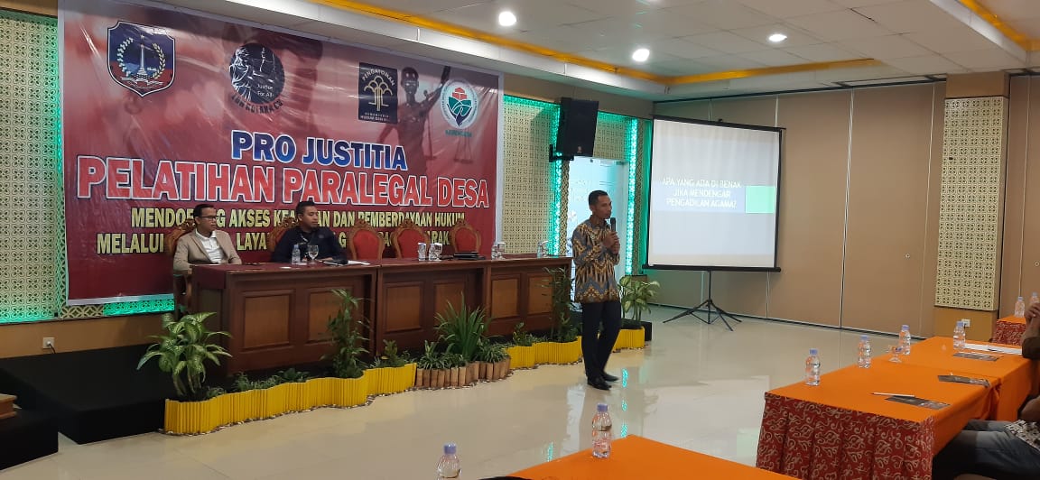Wakil Ketua PA Kolaka Beri Materi di Kegiatan Pelatihan Paralegal Desa