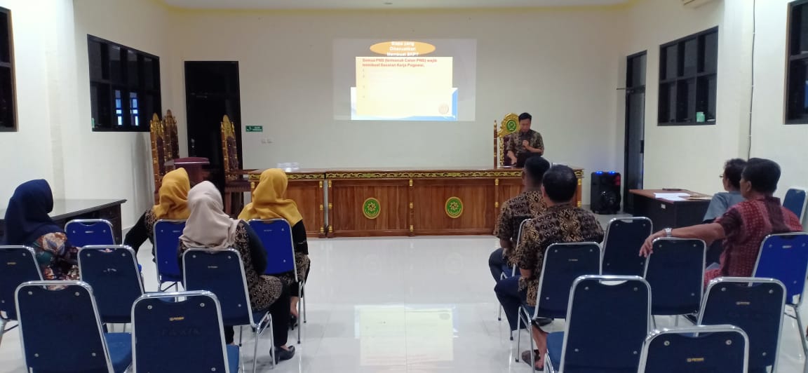 Kasubag Kepegawaian PA Kolaka Sosialisasi Pengisian Sasaran Kerja Pegawai